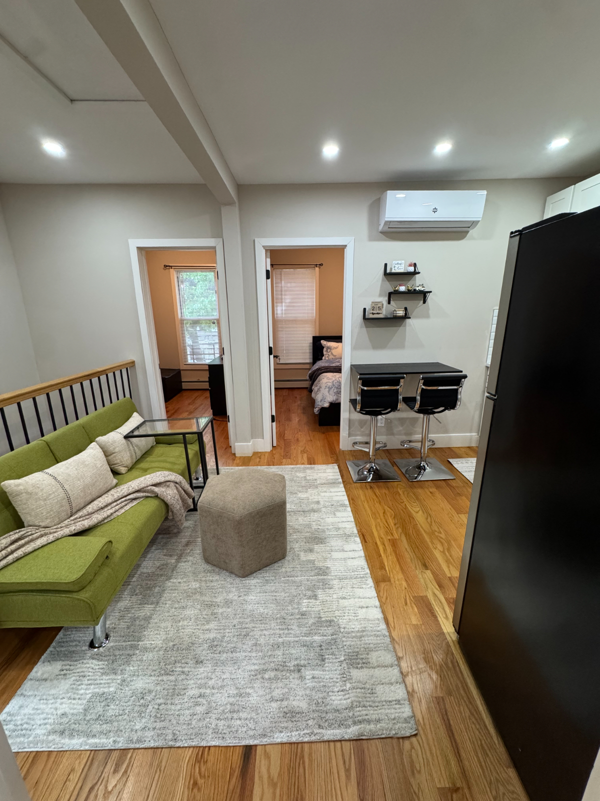 Newly Renovated Two Bedroom Apartment - Photo 1