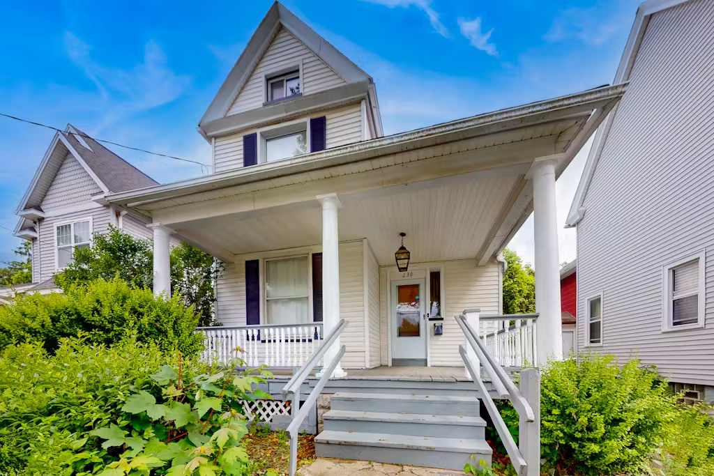 A Classic 4 Bedroom House in the historic 19th Ward near Rochester Airport - Photo 4