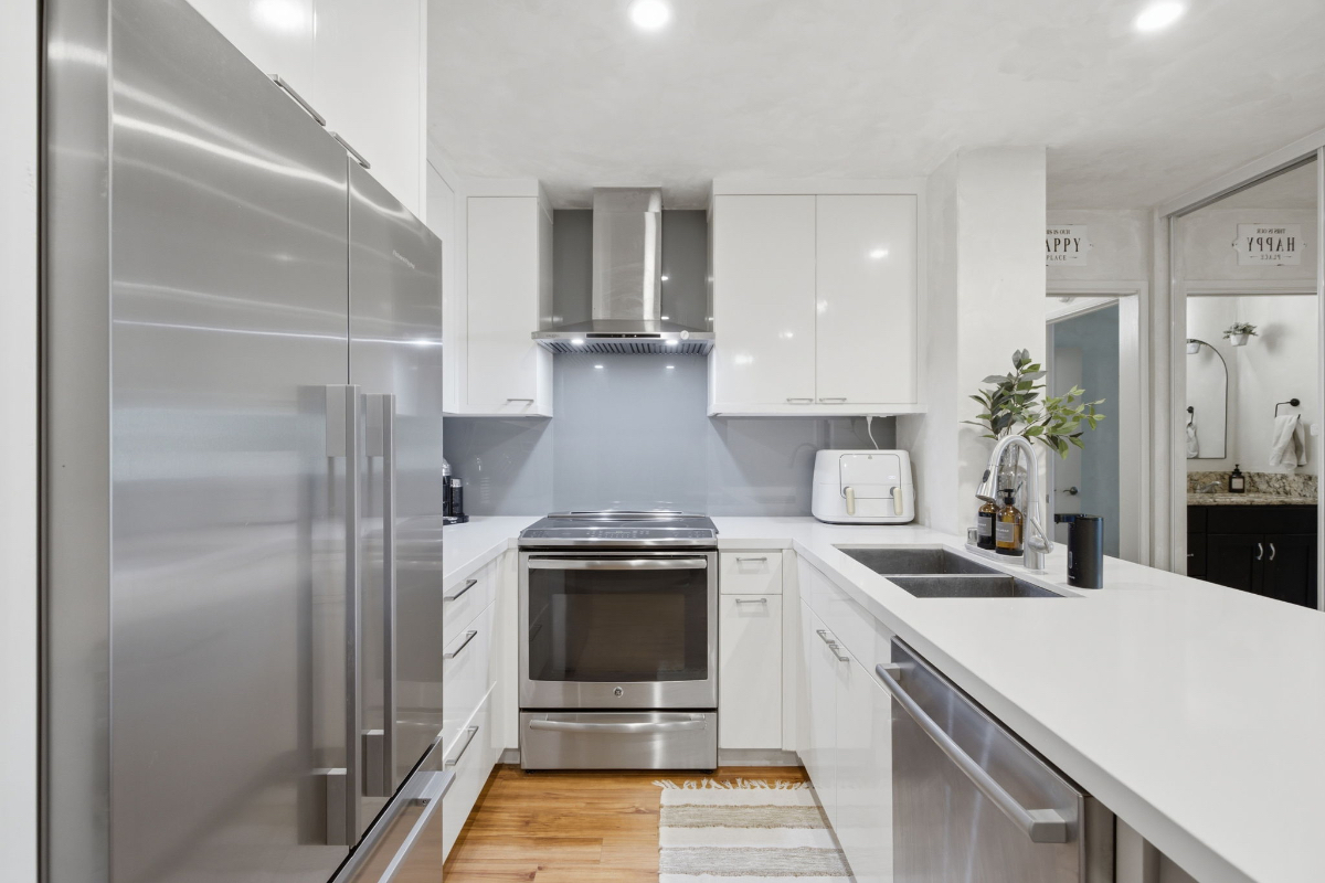 Move-In Ready Dual-Suite Condo in the Heart of Pacific Beach - Photo 2