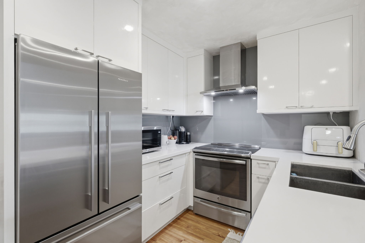 Move-In Ready Dual-Suite Condo in the Heart of Pacific Beach - Photo 4