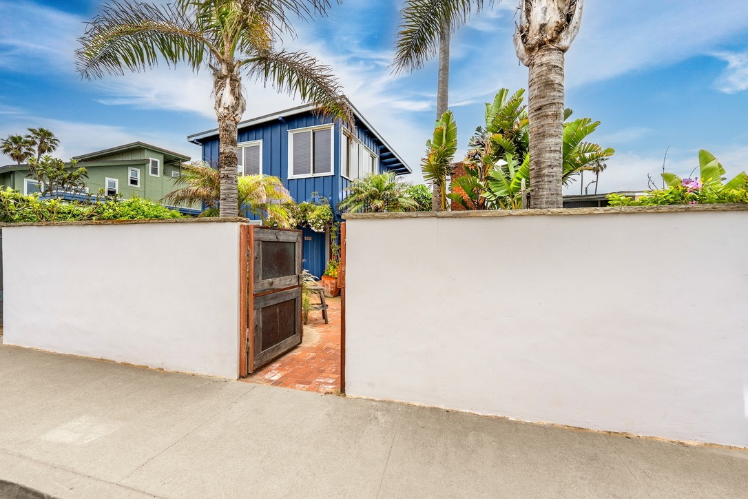 Beach House-Steps to the Sand - Photo 2