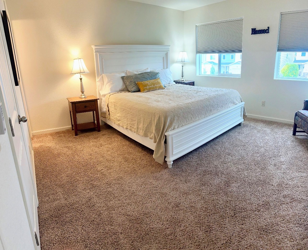 Perfect for traveling nurses, military short term fully furnished, utilities paid flexible lease - Photo 5