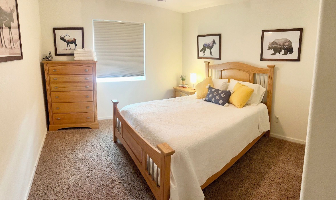 Perfect for traveling nurses, military short term fully furnished, utilities paid flexible lease - Photo 8