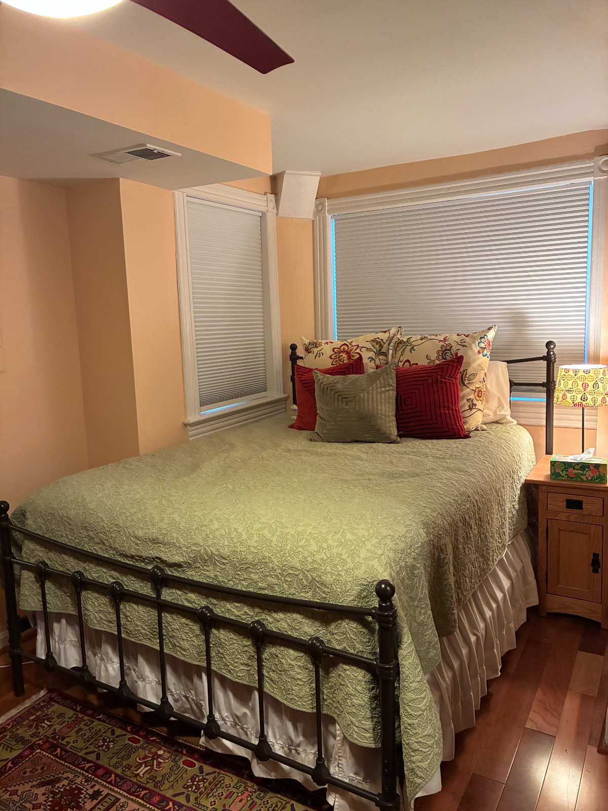 Capitol Hill Oasis - Fully Furnished 1-Bedroom English Basement Apartment - Photo 9