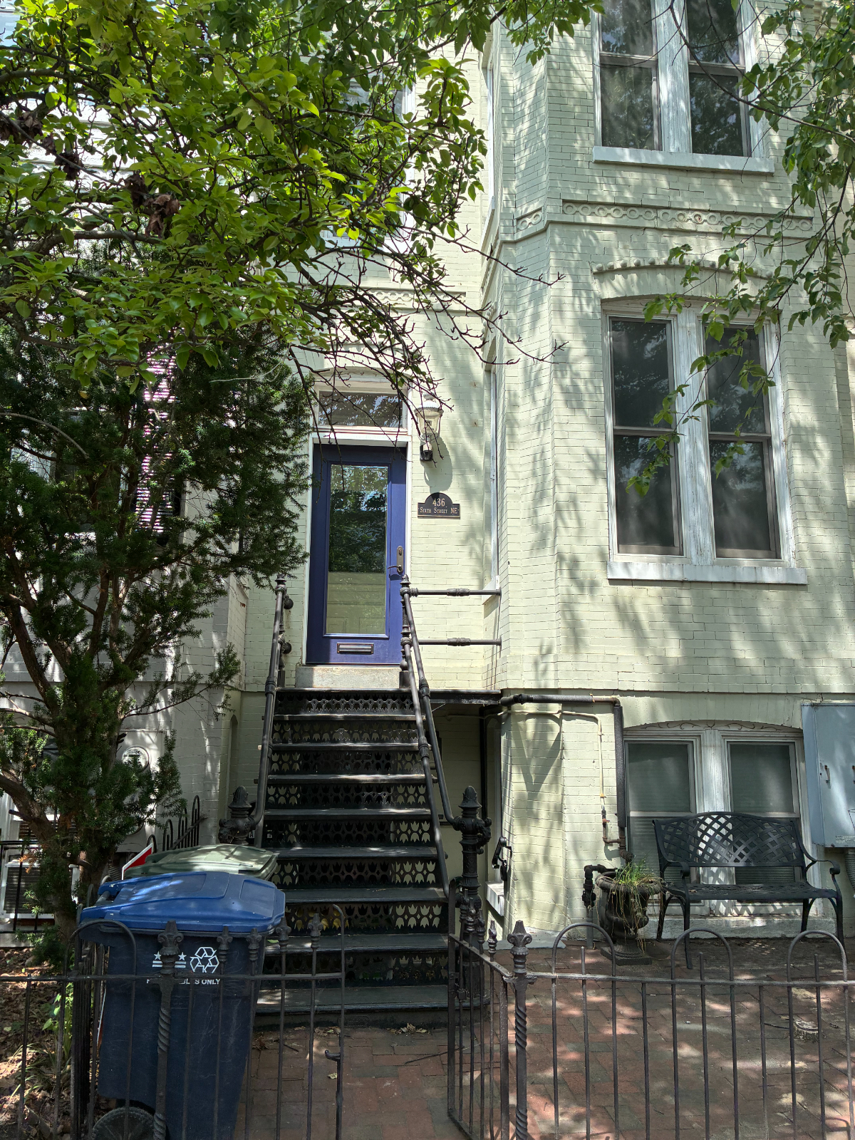 Capitol Hill Oasis - Fully Furnished 1-Bedroom English Basement Apartment - Photo 3