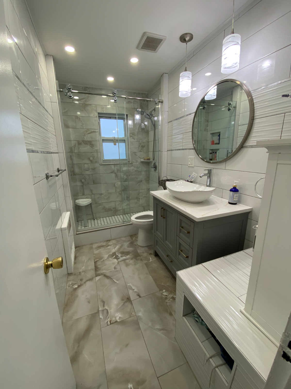 Premium 2 bedroom duplex apartment  near Brookdale Hospital - Photo 5