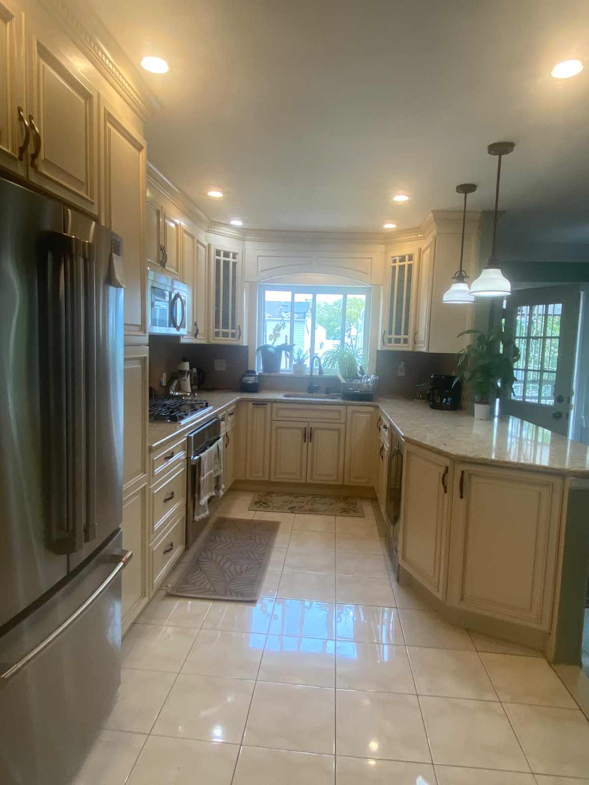 Premium 2 bedroom duplex apartment  near Brookdale Hospital - Photo 3
