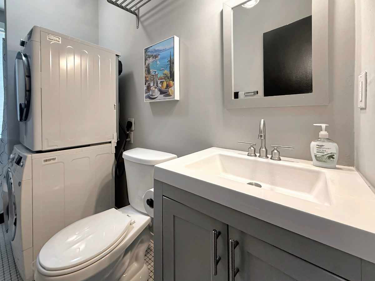 Renovated 1BR in Capitol Hill | 5-Min Walk to Metro | In-Unit Laundry - Photo 12