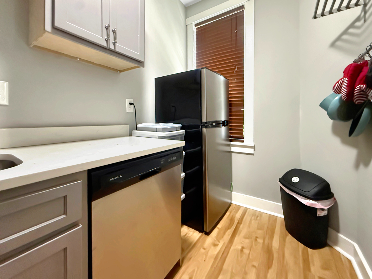 Renovated 1BR in Capitol Hill | 5-Min Walk to Metro | In-Unit Laundry - Photo 7