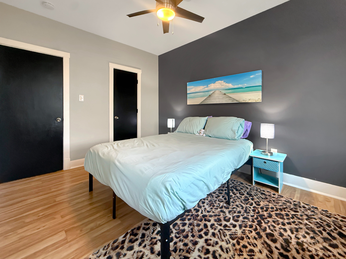 Renovated 1BR in Capitol Hill | 5-Min Walk to Metro | In-Unit Laundry - Photo 9