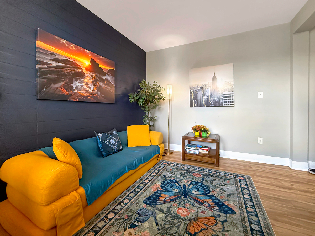 Renovated 1BR in Capitol Hill | 5-Min Walk to Metro | In-Unit Laundry - Photo 3
