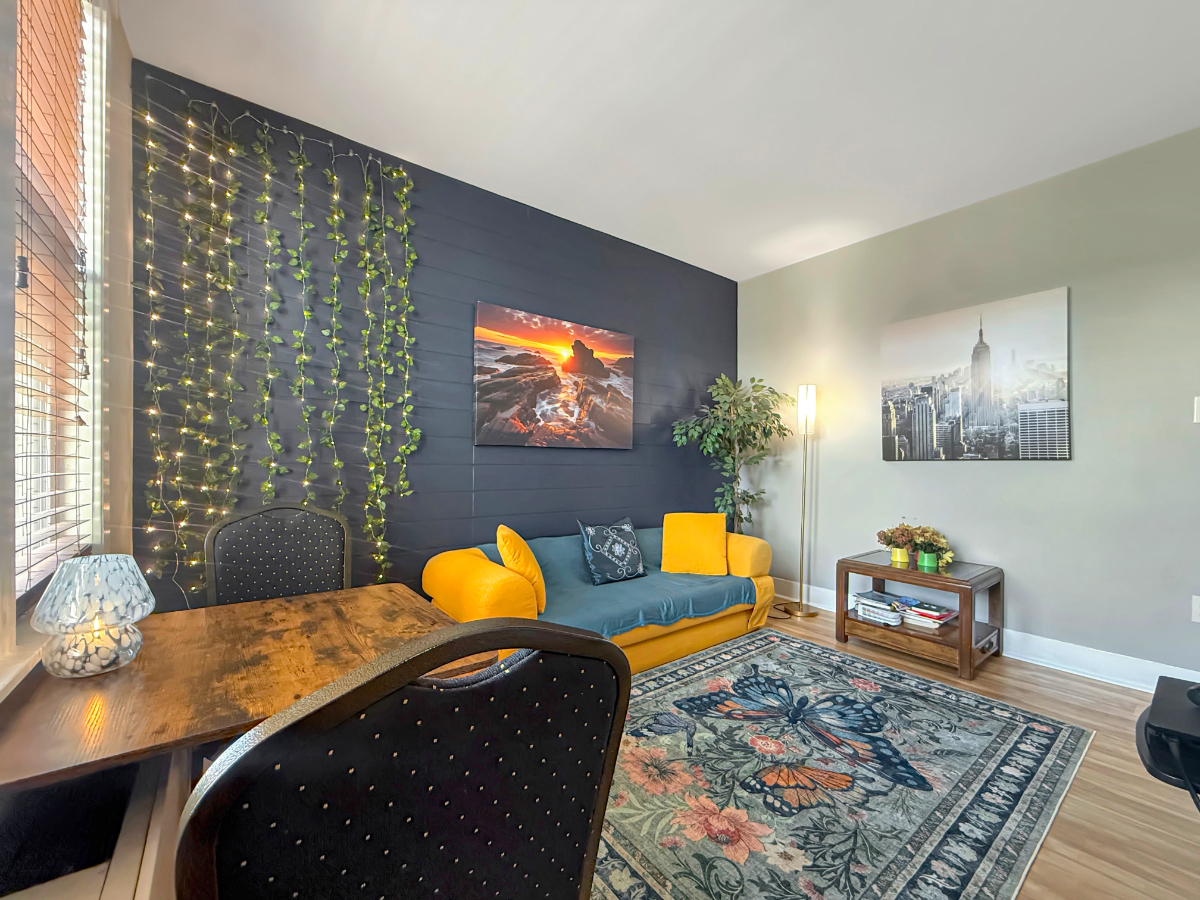 Renovated 1BR in Capitol Hill | 5-Min Walk to Metro | In-Unit Laundry - Photo 2