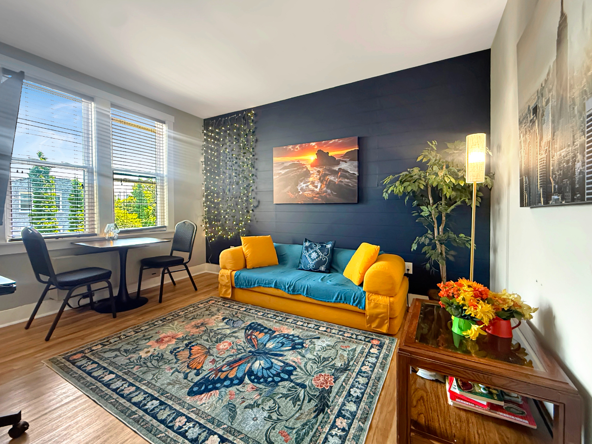 Renovated 1BR in Capitol Hill | 5-Min Walk to Metro | In-Unit Laundry - Photo 1