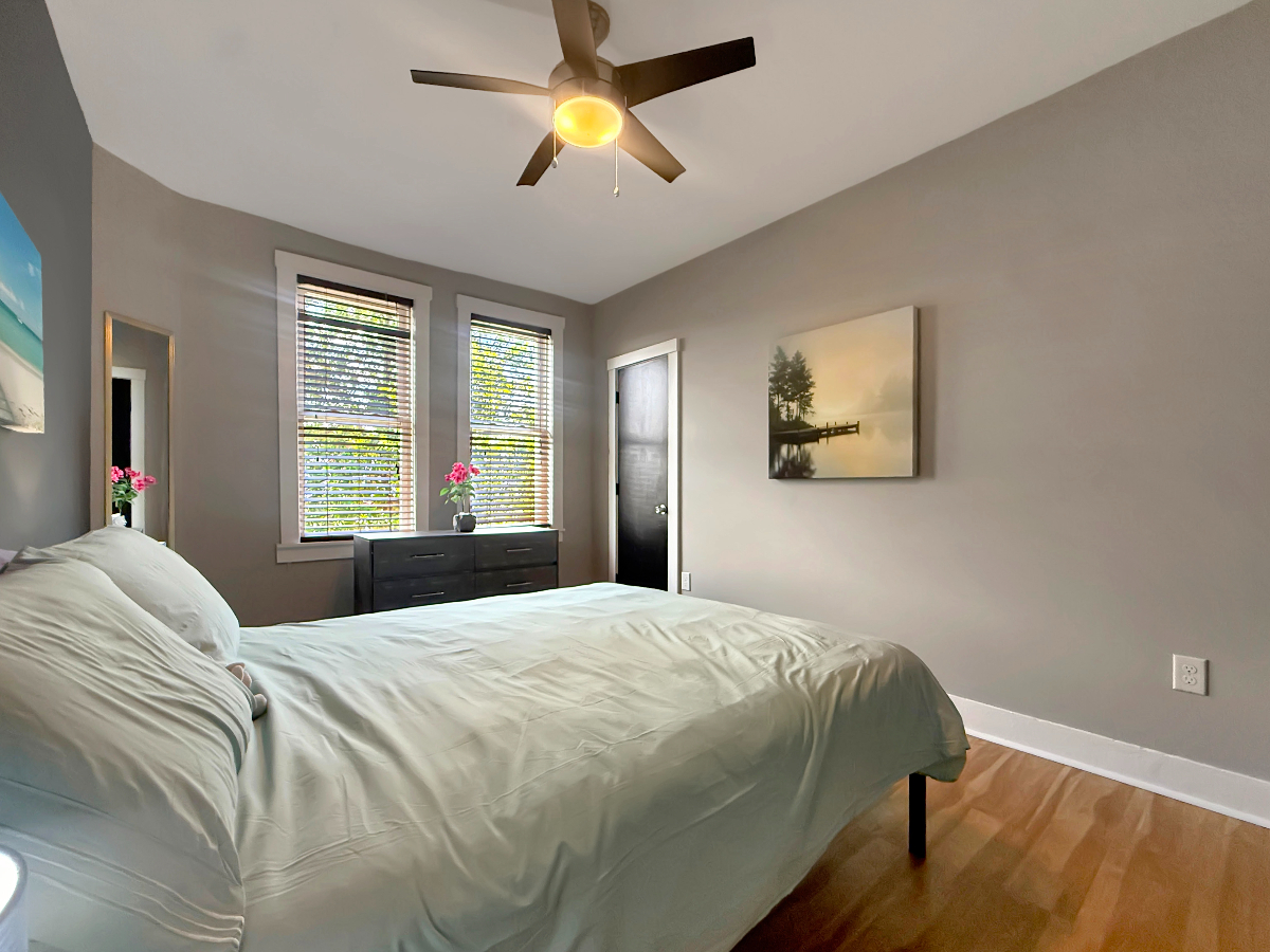 Renovated 1BR in Capitol Hill | 5-Min Walk to Metro | In-Unit Laundry - Photo 11