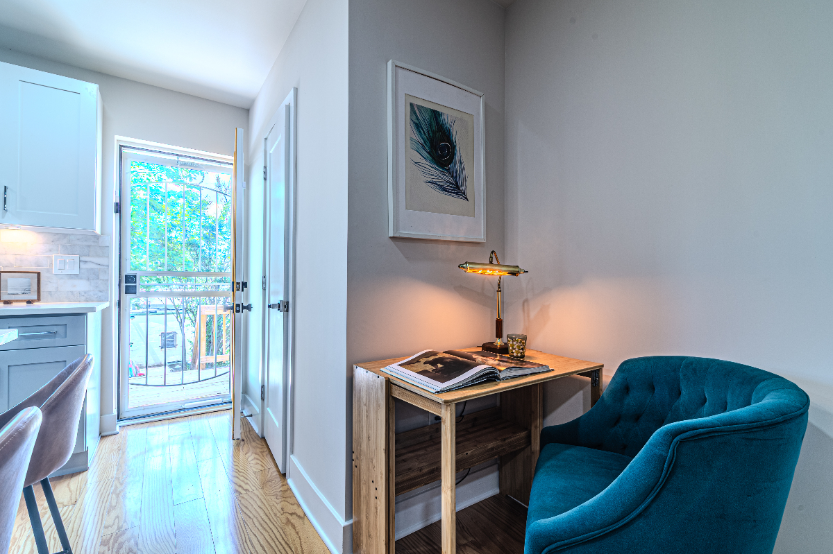Architect-Renovated 2BR 2.5BA 3Bed Rowhouse | Corporate & Relocation Housing - Photo 7