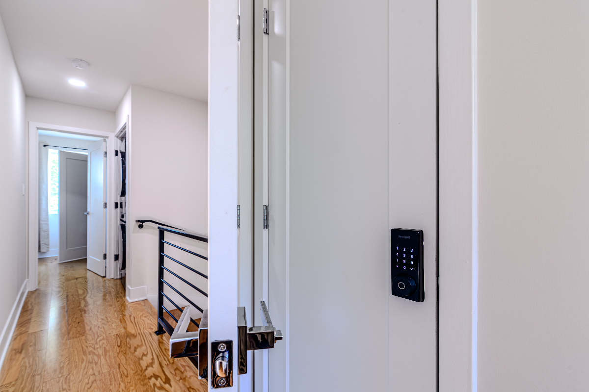 Architect-Renovated 2BR 2.5BA 3Bed Rowhouse | Corporate & Relocation Housing - Photo 12
