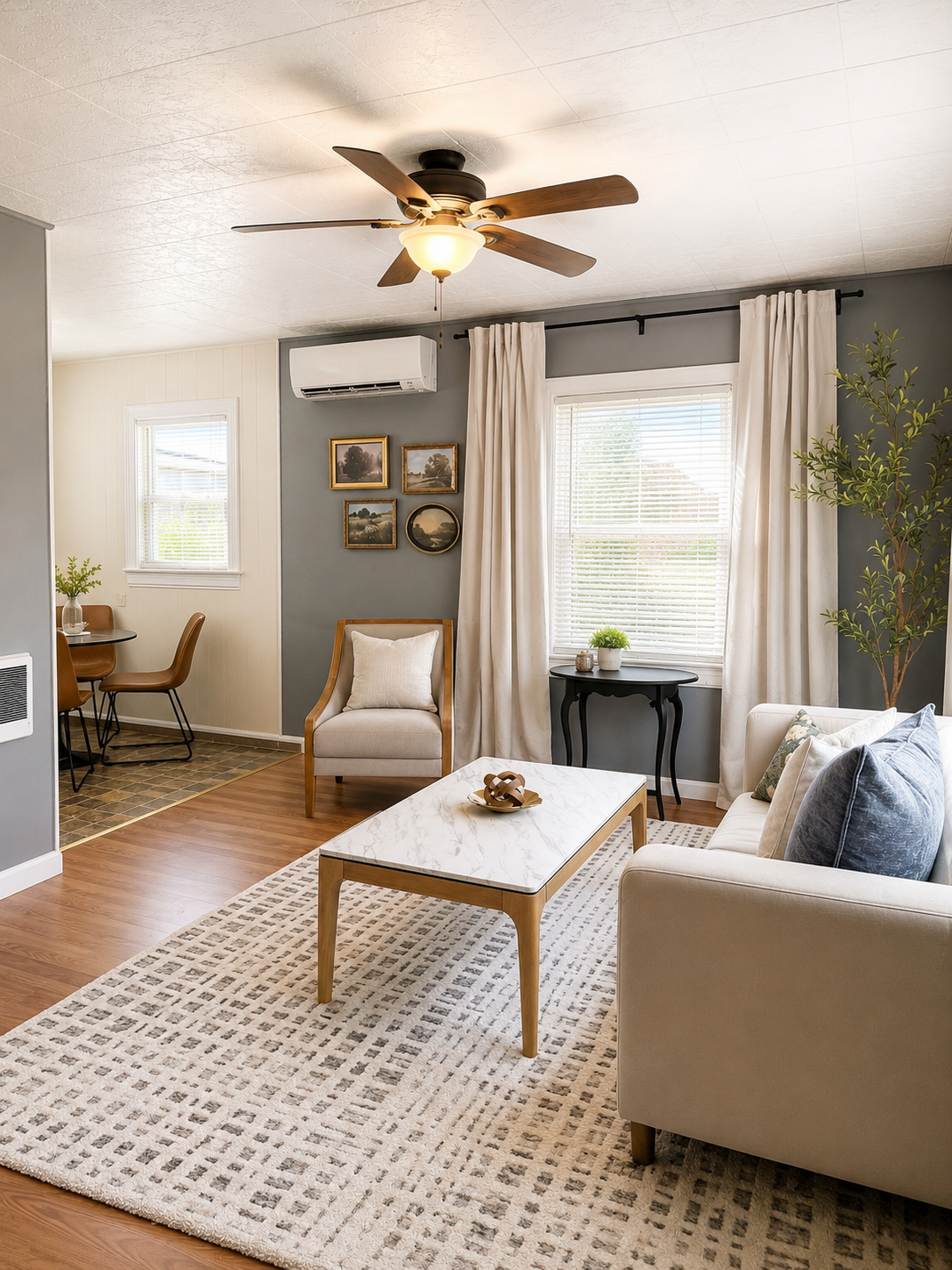 Charming Main Street Cottage - Photo 3
