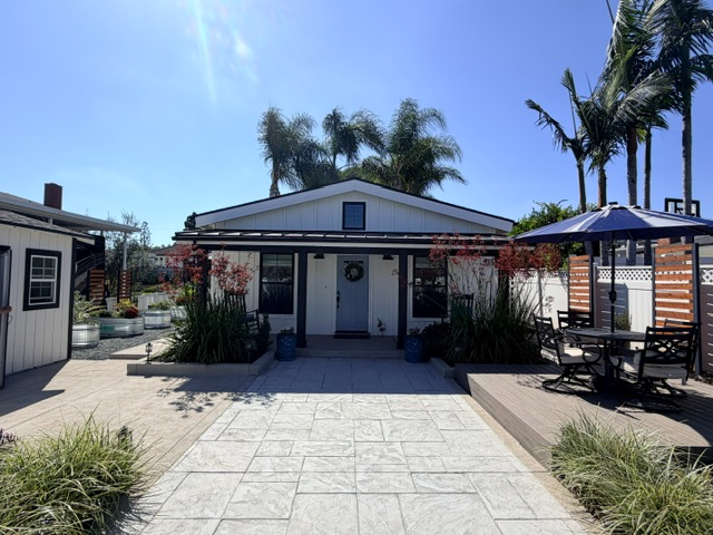 Furnished Modern 1 Bdrm Guest Home with Gated Parking & Utilities Included - Photo 1