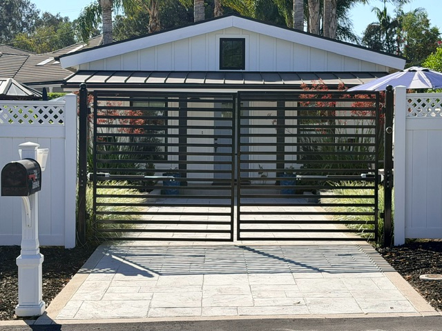 Furnished Modern 1 Bdrm Guest Home with Gated Parking & Utilities Included - Photo 2