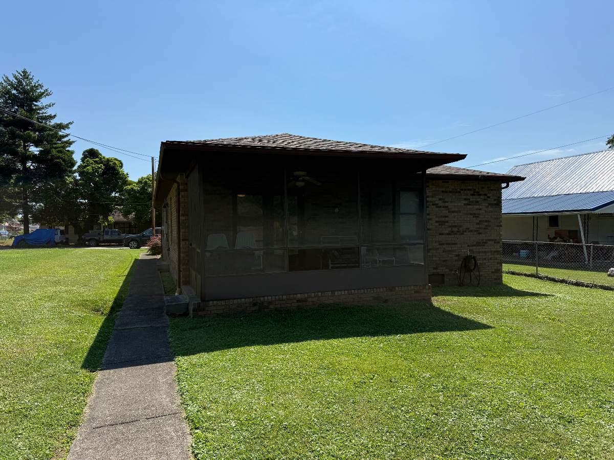 2 BR & 2 Bath Huntington home in Westmoreland neighborhood - Photo 2