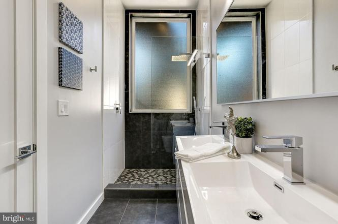 Modern DC Living at the Heart of the City - Walkable, Stylish & Perfect for Pros - Photo 5