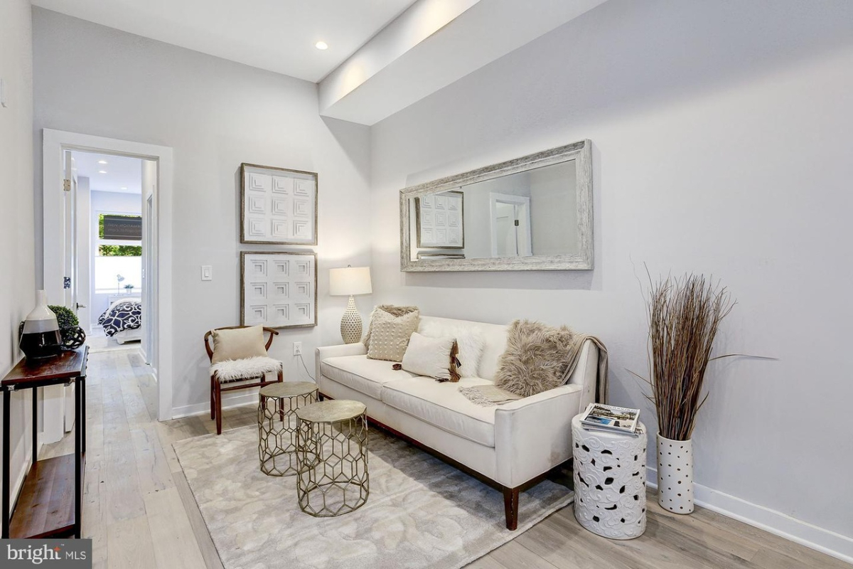 Modern DC Living at the Heart of the City - Walkable, Stylish & Perfect for Pros - Photo 10