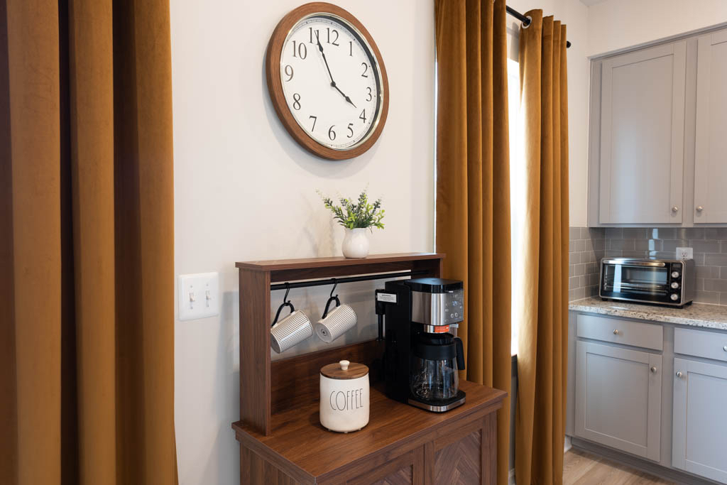 Fully Furnished Modern Townhome - Photo 7