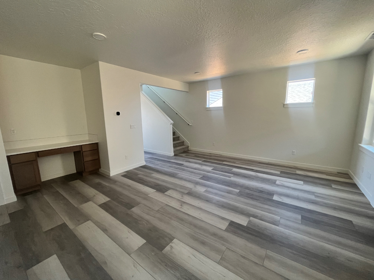Brand new duplex with private bedroom and bathroom, 7 minutes from St Charles Hospital - Photo 3