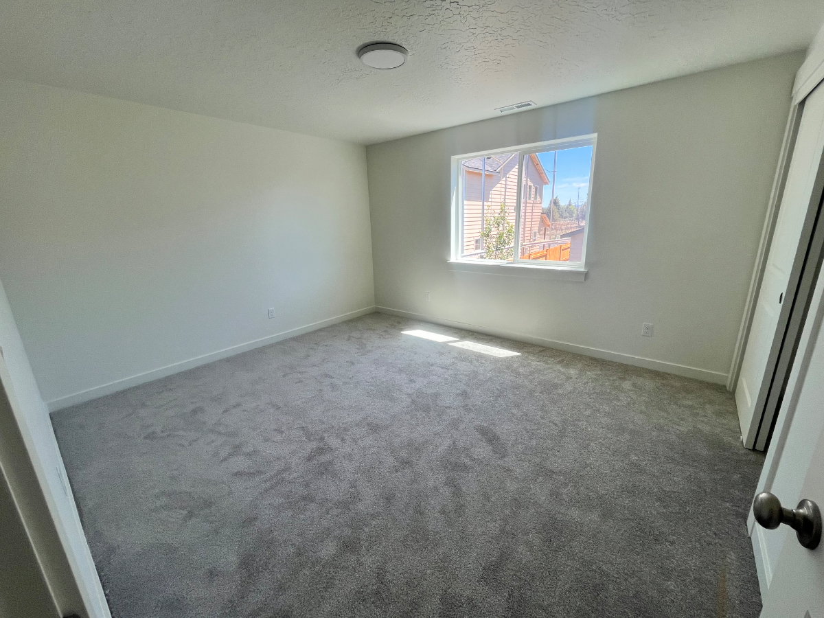 Brand new duplex with private bedroom and bathroom, 7 minutes from St Charles Hospital - Photo 6