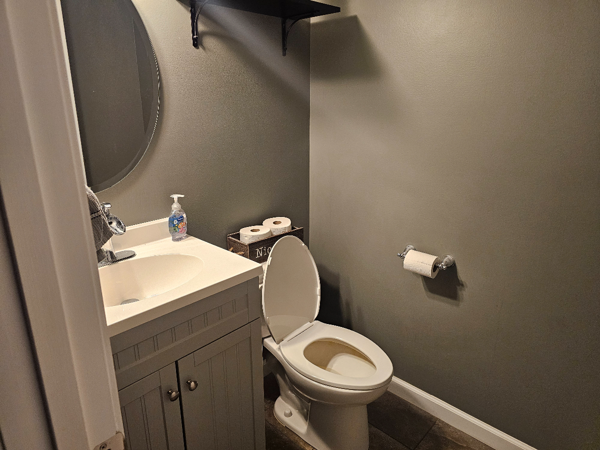 Inviting Suite W/ Private Living Room, Extra Bonus Space & Shared Living Spaces in Prime Location Ne - Photo 4
