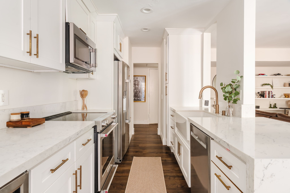 Fully renovated condo with large, private patio! - Photo 1