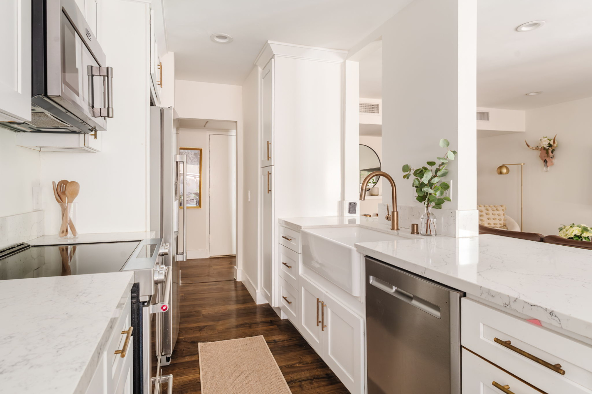 Fully renovated condo with large, private patio! - Photo 2