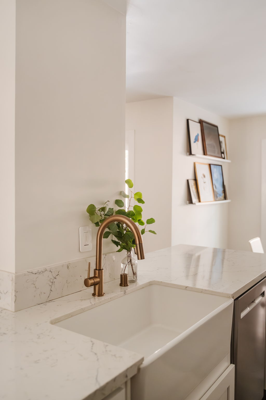 Fully renovated condo with large, private patio! - Photo 4