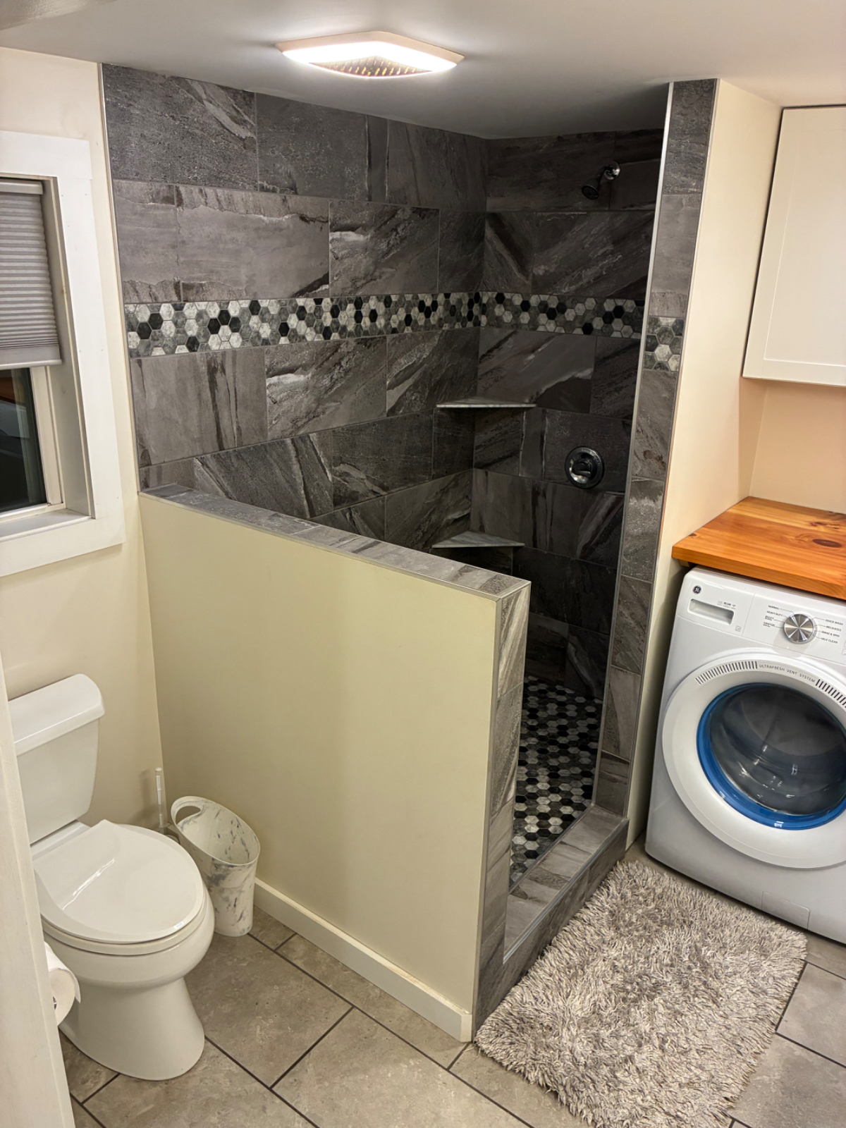 Spacious Modern Living In This Conveniently Located 1-Bdrm Apartment - Photo 5