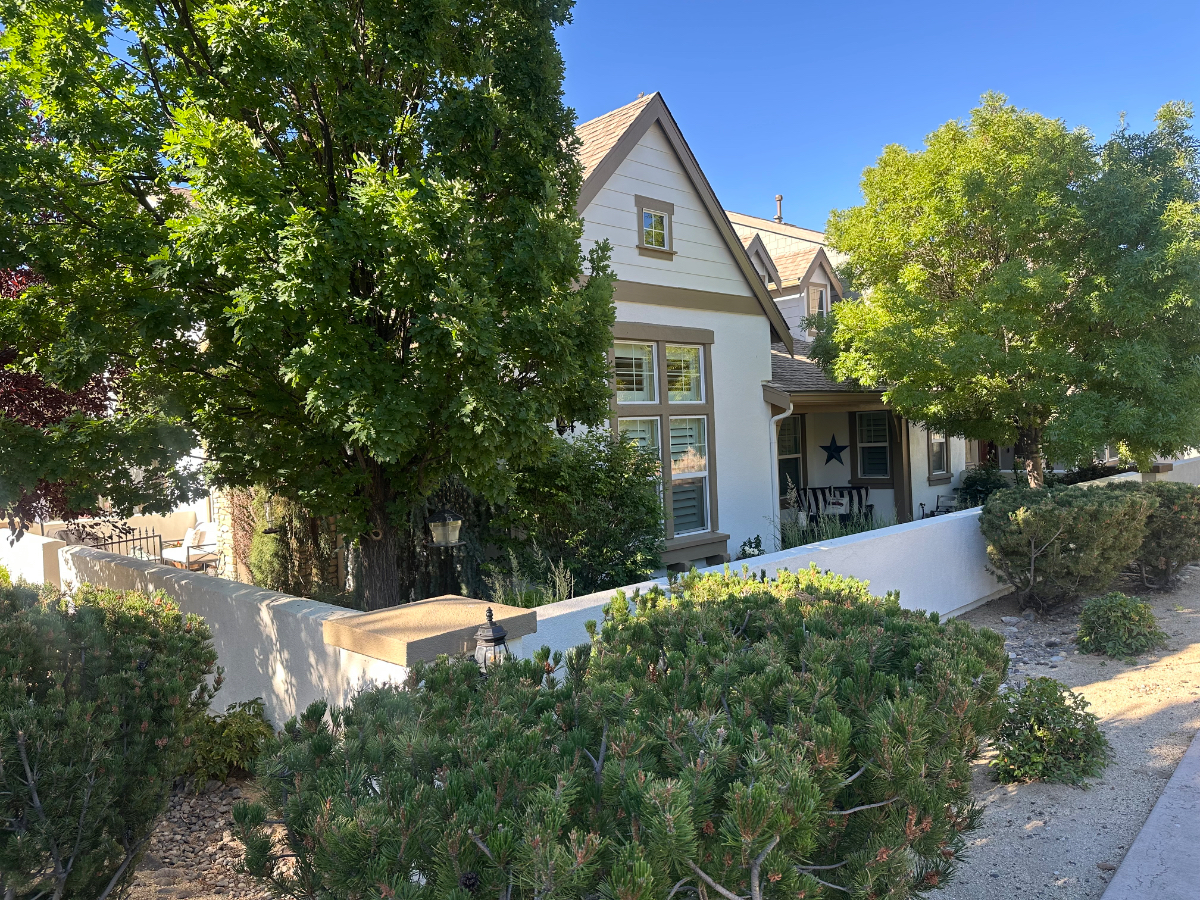 Spacious 3 Bedroom Home Near Renown Regional Medical Center With Pool, Golf, And Gym Access