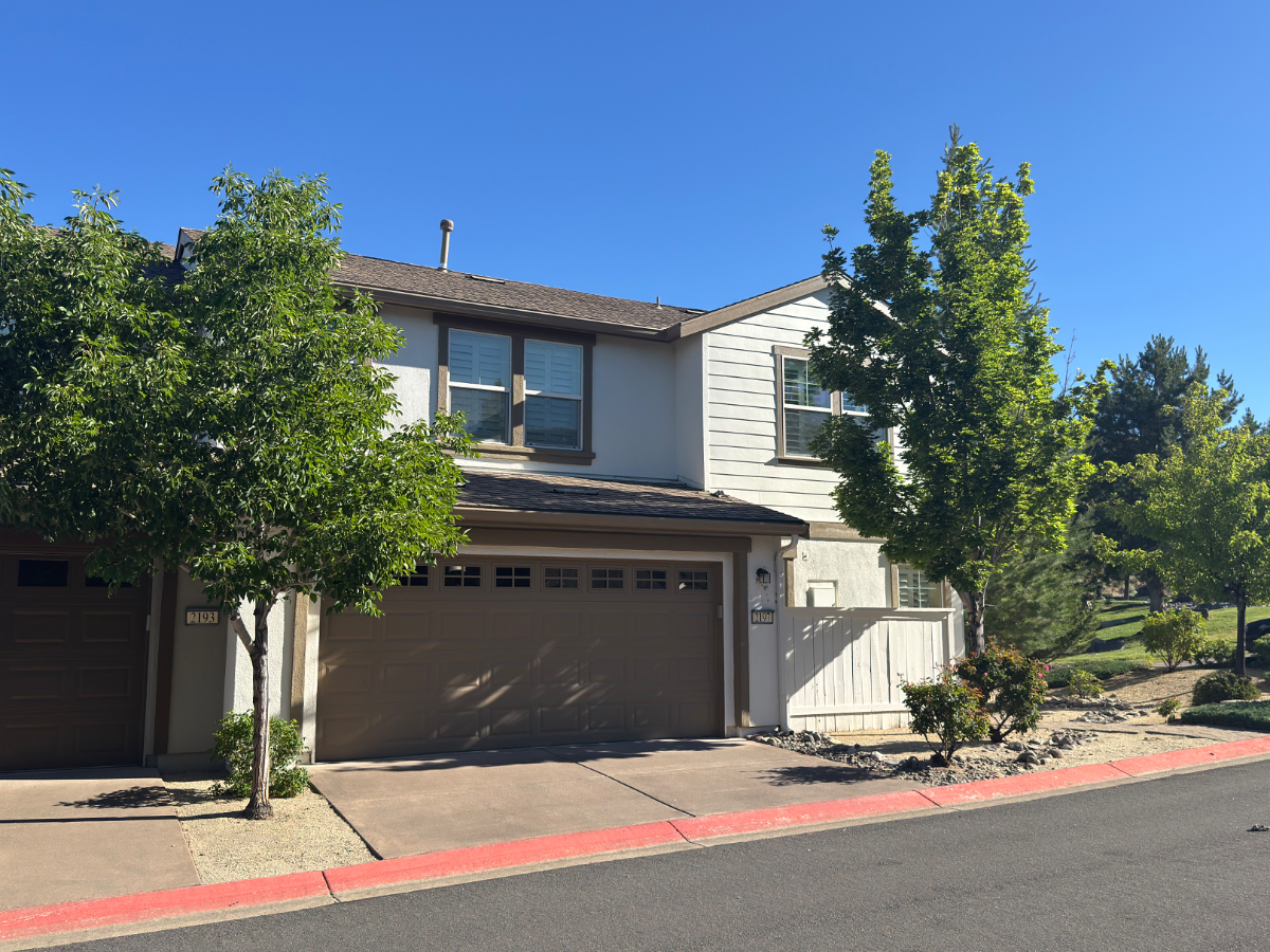 Spacious 3 Bedroom Home Near Renown Regional Medical Center With Pool, Golf, And Gym Access - Photo 3