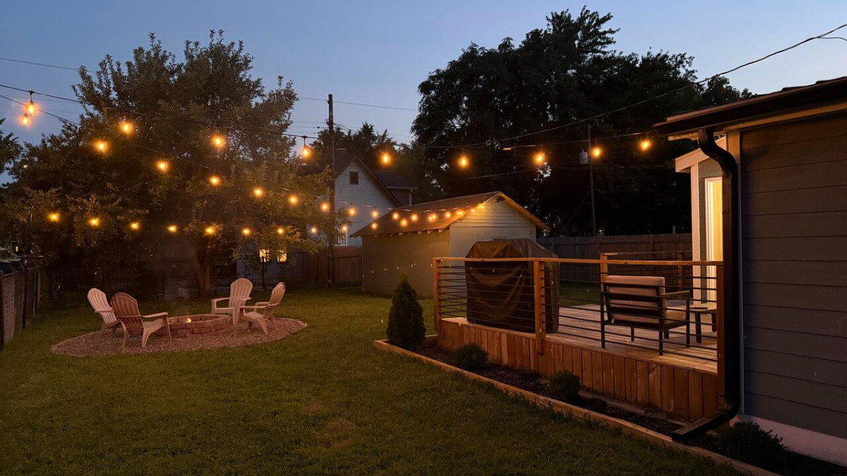 Comfortable And Modern 3 Bedroom Home Near Downtown With Parking And Large Fenced Backyard - Photo 5
