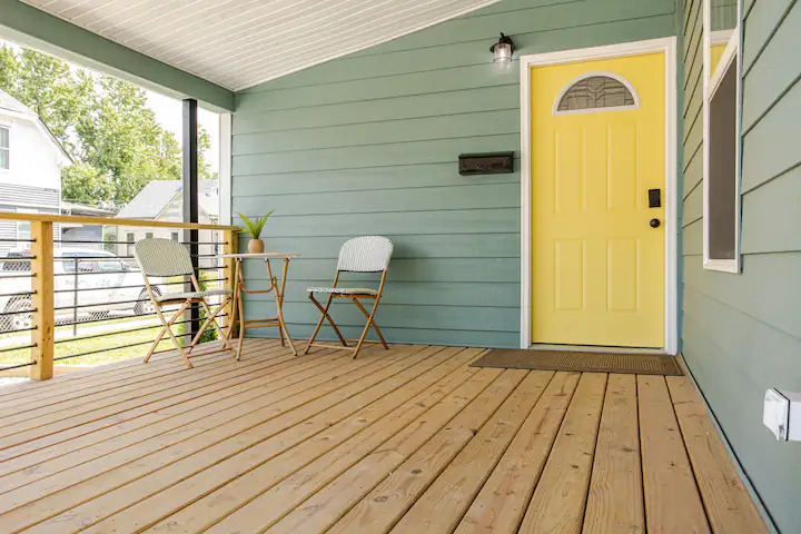 Comfortable And Modern 3 Bedroom Home Near Downtown With Parking And Large Fenced Backyard