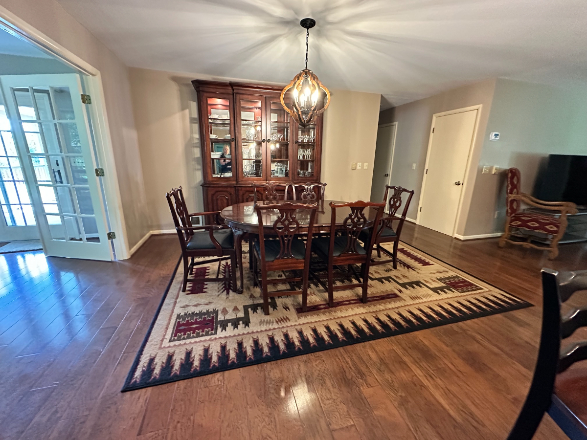 Spacious King Suite with Private Bath & Garage Parking - Photo 10
