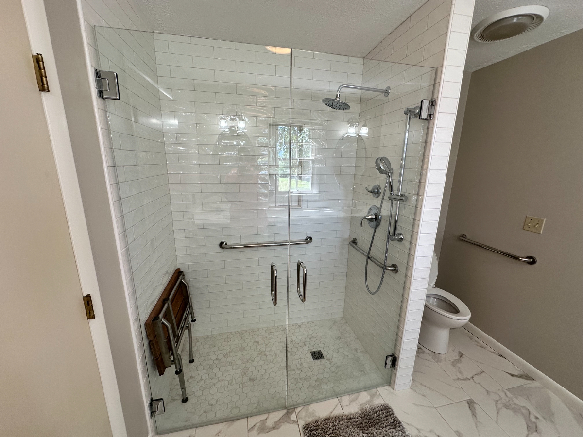 Spacious King Suite with Private Bath & Garage Parking - Photo 5