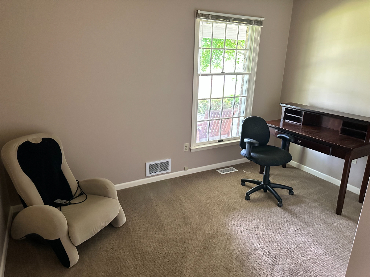 Spacious King Suite with Private Bath & Garage Parking - Photo 6