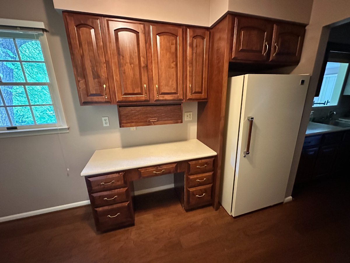 Spacious King Suite with Private Bath & Garage Parking - Photo 11