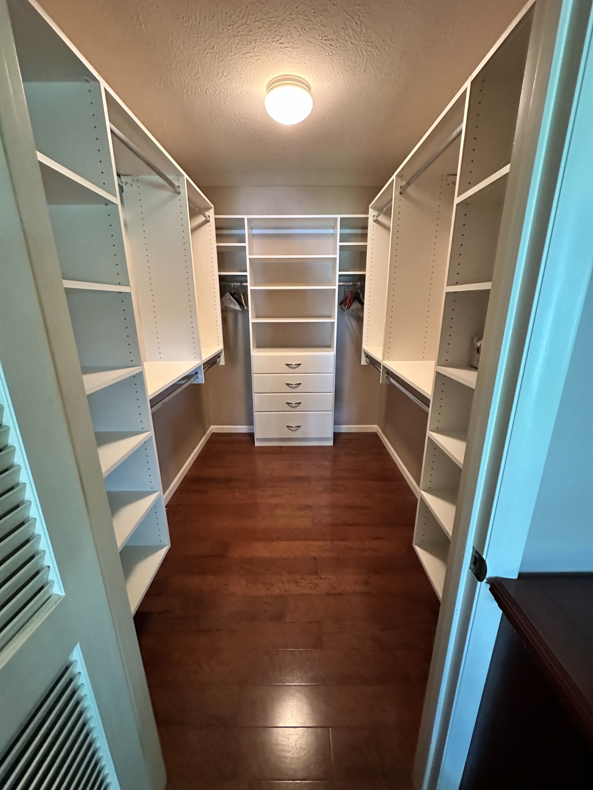 Spacious King Suite with Private Bath & Garage Parking - Photo 3