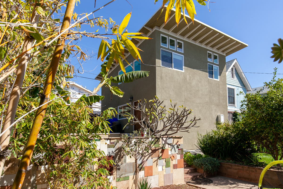 Your quiet retreat just minutes from San Diego's top hospitals - Photo 1
