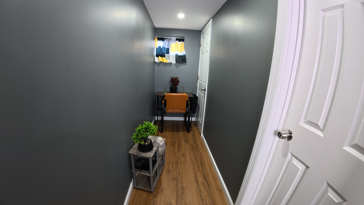 Cozy Private Two-bedroom Basement - Photo 7