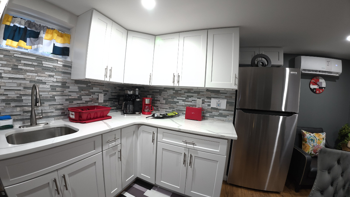 Cozy Private Two-bedroom Basement - Photo 3