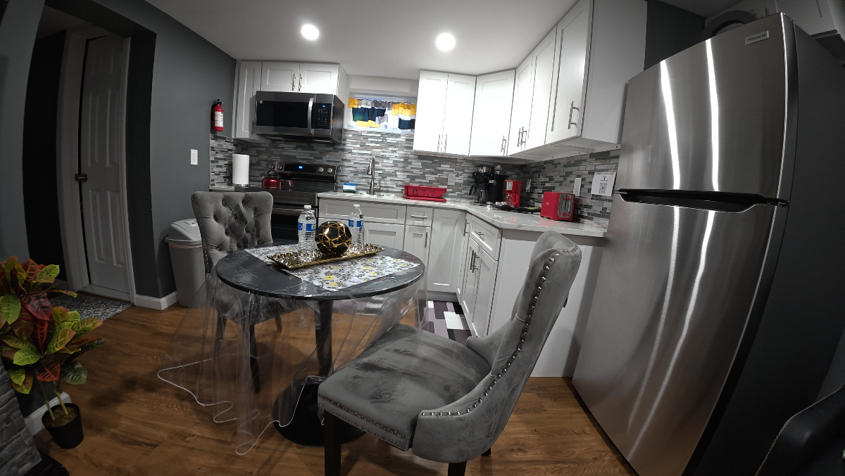 Cozy Private Two-bedroom Basement - Photo 6