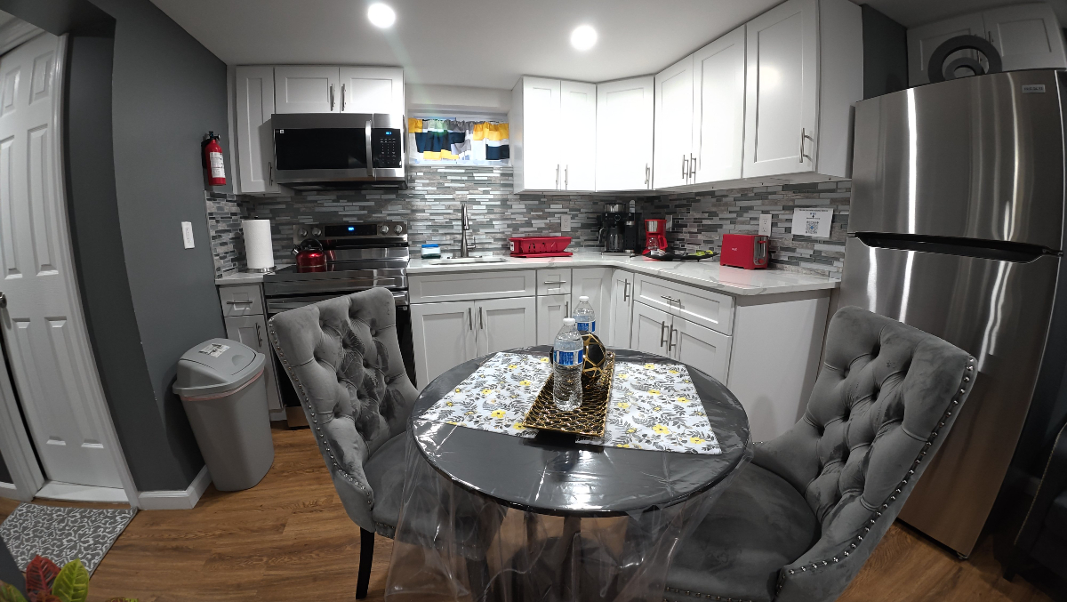 Cozy Private Two-bedroom Basement - Photo 5