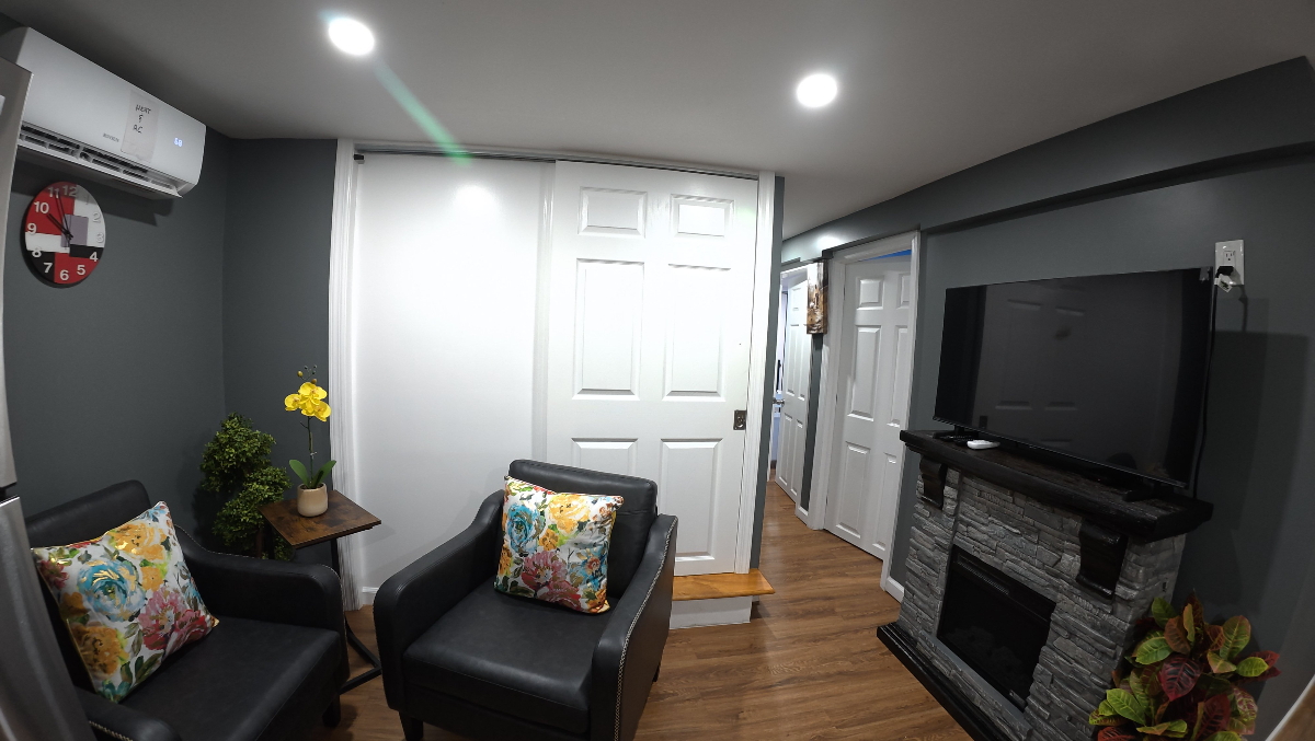 Cozy Private Two-bedroom Basement - Photo 9