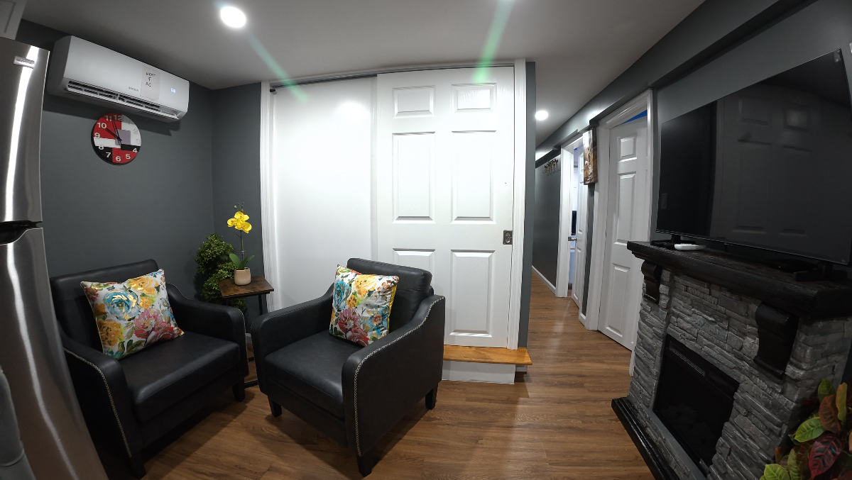 Cozy Private Two-bedroom Basement - Photo 10